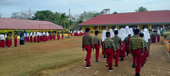 Seluruh Siswa MIN 1 Tebo Kembali Ukir Semangat Laksanakan Rutinitas Pembiasaan LKBB di Lingkungan Madrasah