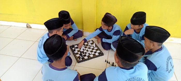 Siswa MIN 1 Tebo Manfaatkan Waktu Untuk Melaksanakan Kegiatan Bermanfaat Siswa MIN 1 Tebo Manfaatkan Waktu Untuk Melaksanakan Kegiatan Bermanfaat