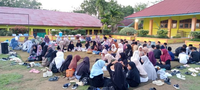 Keluarga Besar MIN 1 Tebo Perkuat Kebersamaan Gelar Acar Buka Bersama (Bukber) di Lingkungan Madrasah Keluarga Besar MIN 1 Tebo Perkuat Kebersamaan Gelar Acar Buka Bersama (Bukber) di Lingkungan Madrasah