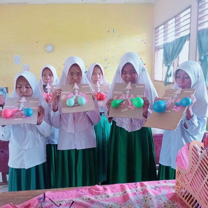 Siswa Kelas 5B Pelajari IPAS Kenali Sistem Pernapasan dengan Media Pembelajaran Yang Kreatif