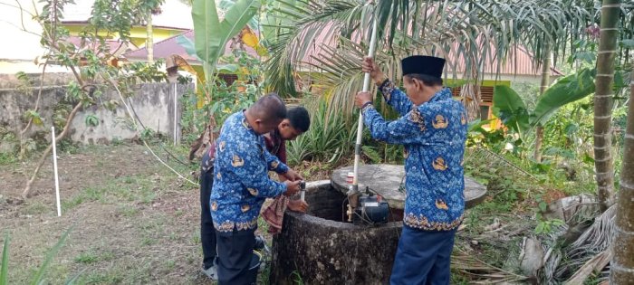 Dewan Guru MIN 1 Tebo Gelar Kegiatan Gotong Royong Perbaiki Fasilitas Madrasah Dengan Antusias Dewan Guru MIN 1 Tebo Gelar Kegiatan Gotong Royong Perbaiki Fasilitas Madrasah Dengan Antusias