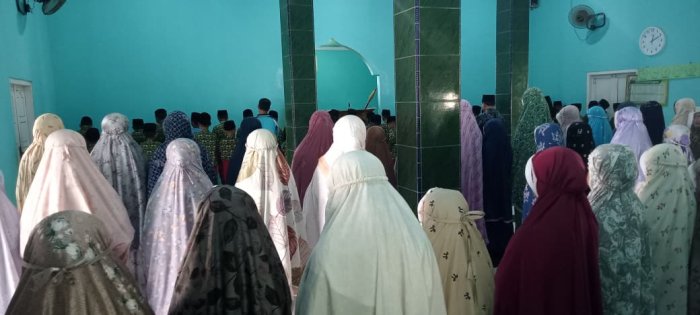 Siswa MIN 1 Tebo Rutin Ikuti Sholat Dzuhur Berjamaah Siswa MIN 1 Tebo Rutin Ikuti Sholat Dzuhur Berjamaah
