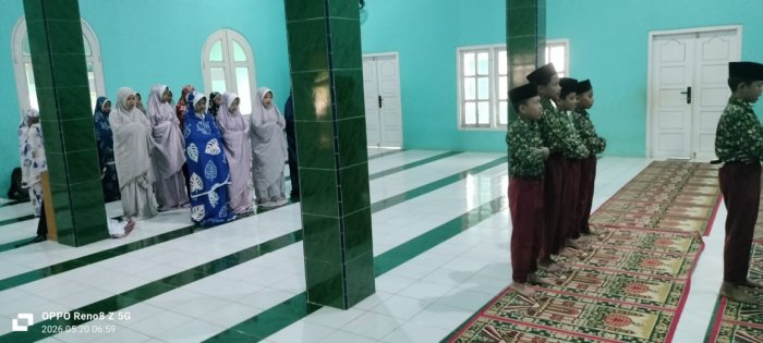 Siswa Kelas V MIN 1 Tebo Antusias Ikuti Pelaksanaan Sholat Dhuha Berjamaah di Masjid