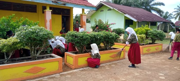 Siswa MIN 1 Tebo Aktif Jaga Kebersihan Kelas Berikan Kenyamanan Dalam Menuntut Ilmu