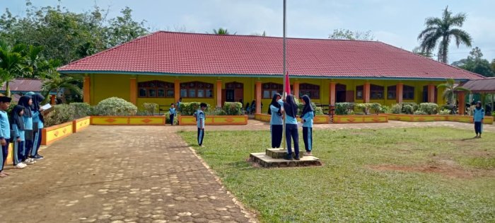 Siswa Kelas 6A MIN 1 Tebo Latihan Upacara Bendera Siswa Kelas 6A MIN 1 Tebo Latihan Upacara Bendera