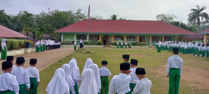 MIN 1 Tebo Laksanakan Upacara Bendera Rutin Setiap Senin
