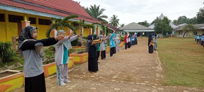 Dewan Guru MIN 1 Tebo Pantau Kegiatan Senam Sehat di Hari Sabtu