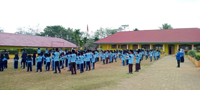 Keluarga Besar MIN 1 Tebo Gelar Rutinitas Pembiasaan Senam Ciptakan Tubuh Yang Sehat