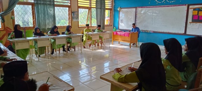 Siswa Kelas Tinggi MIN 1 Tebo Siap Tuntut Ilmu Bersama Dewan Guru Siswa Kelas Tinggi MIN 1 Tebo Siap Tuntut Ilmu Bersama Dewan Guru