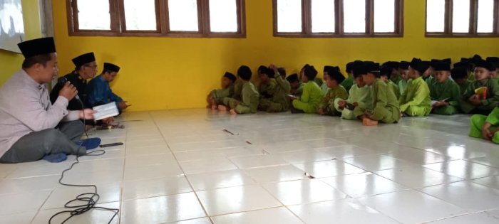 Keluarga Besar MIN 1 Tebo Gelar Pembiasaan Membaca Surah Yasiin Pada Jumat Berkah