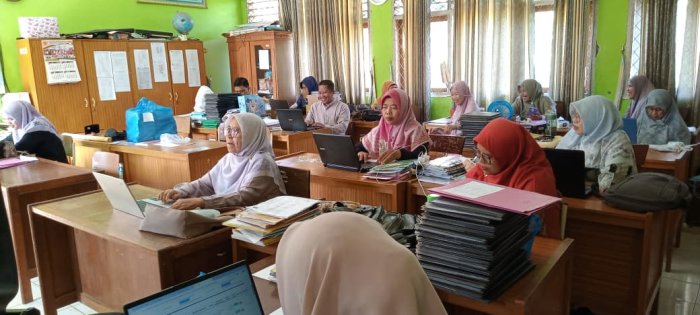 Dewan Guru MIN 1 Tebo Fokus Kerjakan SKP Tahunan di Madrasah
