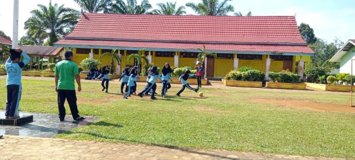 Siswa MIN 1 Tebo Meriahkan Final Sepak Bola Mini Pada Classmeeting Tahun 2026 Siswa MIN 1 Tebo Meriahkan Final Sepak Bola Mini Pada Classmeeting Tahun 2026