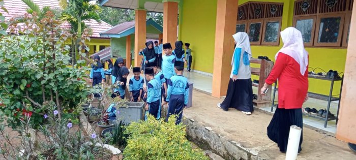 Siswa MIN 1 Tebo Gelar Aksi Bersih di Lingkungan Madrasah Siswa MIN 1 Tebo Gelar Aksi Bersih di Lingkungan Madrasah