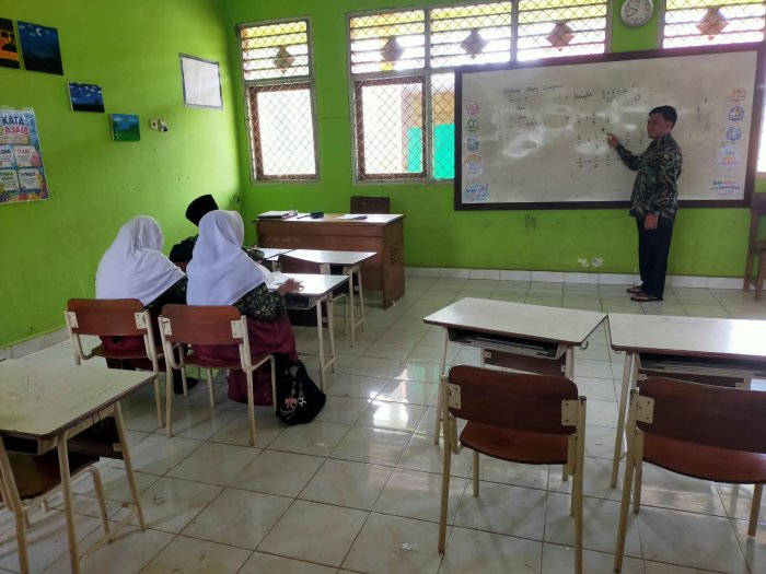 Dewan Guru MIN 1 Tebo Intensifkan Bimbingan Belajar, Dampingi Siswa Jelang Pelaksanaan OMI Tahun 2026 Dewan Guru MIN 1 Tebo Intensifkan Bimbingan Belajar, Dampingi Siswa Jelang Pelaksanaan OMI Tahun 2026