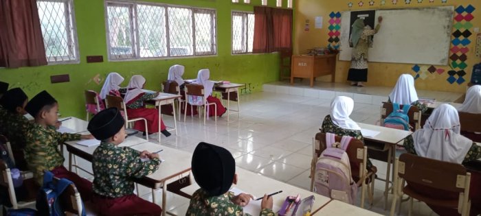 Siswa Kelas Rendah MIN 1 Tebo Antusias Ikuti Ujian MID Semester Siswa Kelas Rendah MIN 1 Tebo Antusias Ikuti Ujian MID Semester
