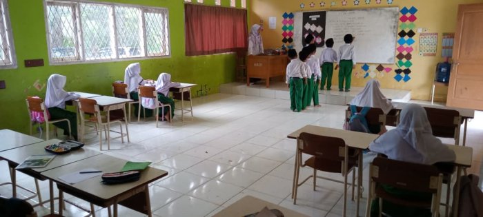 Siswa Kelas Rendah Antusias Ikuti Kegiatan Literasi Membaca