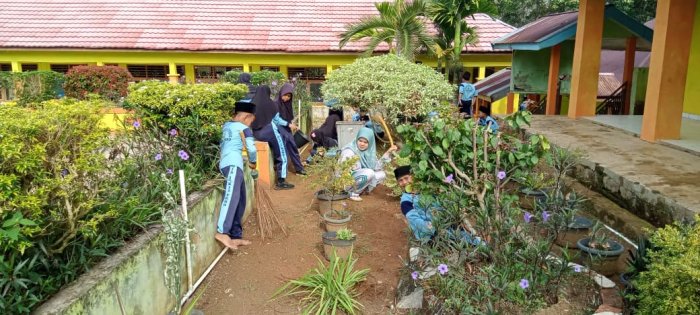 MIN 1 Tebo Galakkan Kebersihan untuk Tingkatkan Semangat Belajar