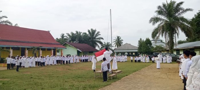 Keluarga Besar MIN 1 Tebo Gelar Upacara Hari Santri Nasional Tahun 2025 Keluarga Besar MIN 1 Tebo Gelar Upacara Hari Santri Nasional Tahun 2025