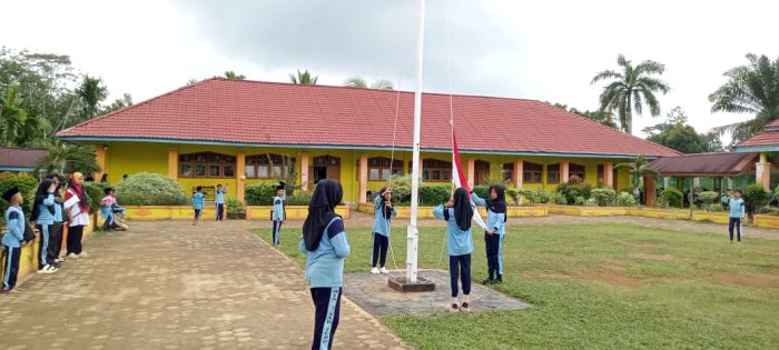 Siswa Kelas VA Ikuti Kegiatan Latihan Upacara Siap Sukseskan Pelaksanaan Upacara Bendera di Hari Senin