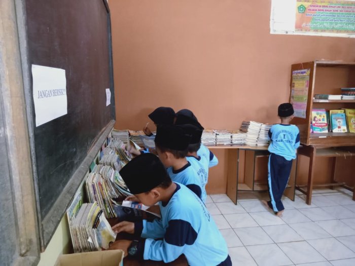 Siswa MIN 1 Tebo Antusias Tingkatkan Literasi Membaca di Perpustakaan Madrasah