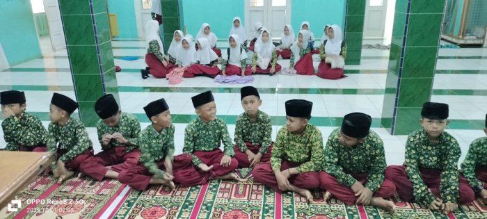 Siswa Kelas V Laksanakan Pembiasaan di Madrasah Dengan Semangat