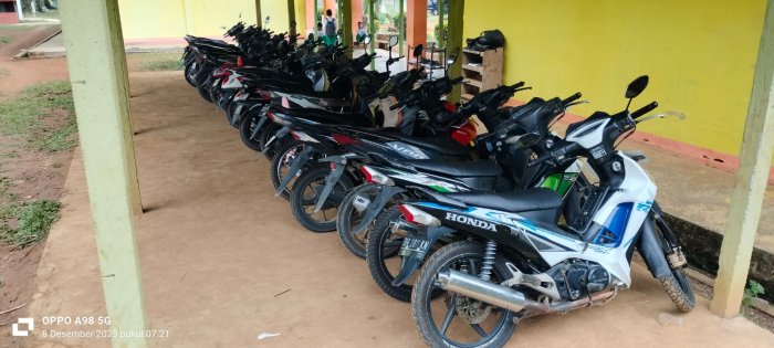 Kepala MIN 1 Tebo Tinjau Kerapian Parkir dan Kebersihan Madrasah