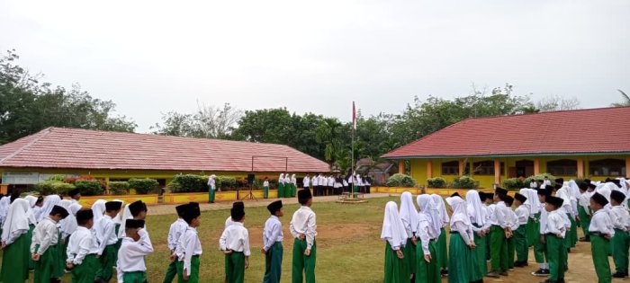 Upacara Bendera MIN 1 Tebo Berjalan Tertib dan Penuh Semangat