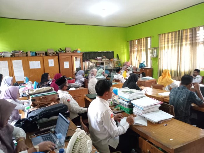 Kepala MIN 1 Tebo Bersama Dewan Guru Gelar Pelaksanaan Brifing, Bahas Program Jangka Pendek di Madrasah