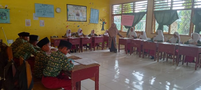 Dewan Guru MIN 1 Tebo Antusias Laksanakan Kegiatan Mengajar Bersama Siswa