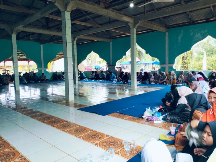Dewan Guru MIN 1 Tebo Hadiri  Pengajian Isra Miraj di Masjid Al-Munawaroh Desa Wana Mulya