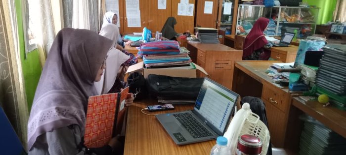 Dewan Guru MIN 1 Tebo Sukseskan Pengisian Raport Digital Madrasah