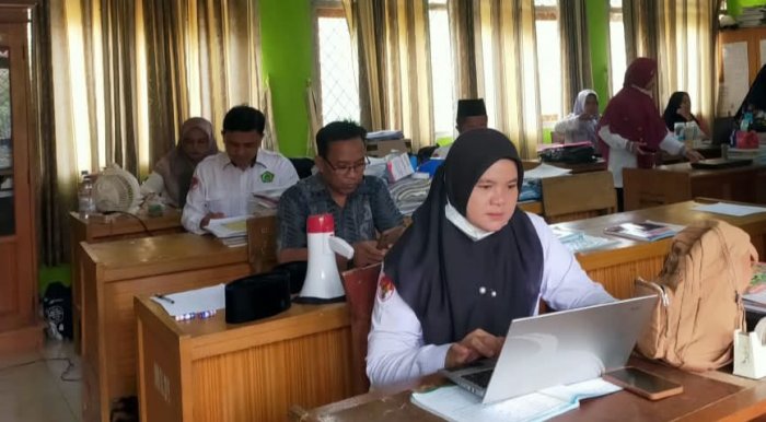 Dewan Guru MIN 1 Tebo Kompak Berikan Materi Pembelajaran Selama Daring Berlangsung