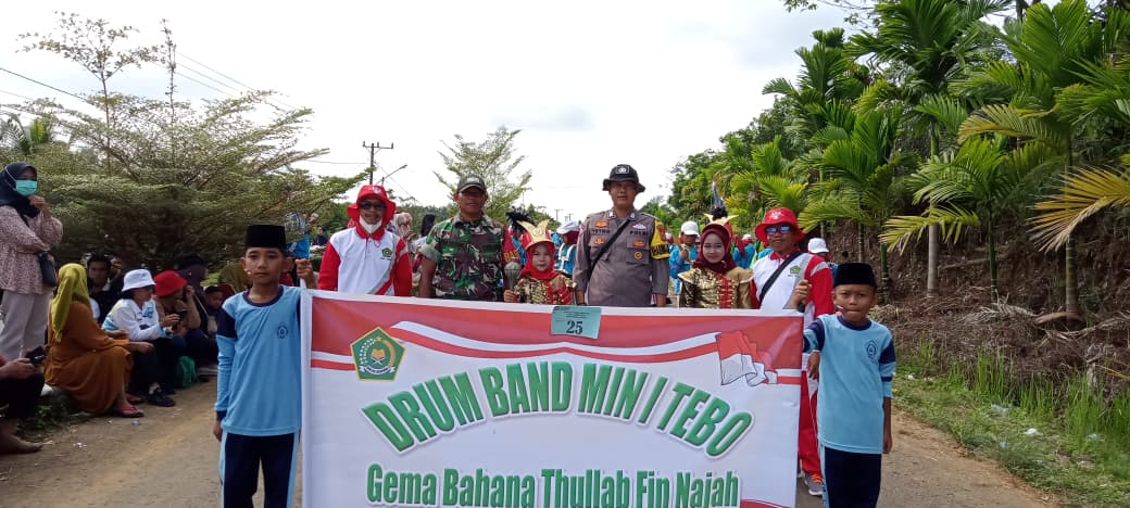 Keluarga MIN 1 Tebo Ikuti Pawai Pembangunan Kecamatan Rimbo Ulu