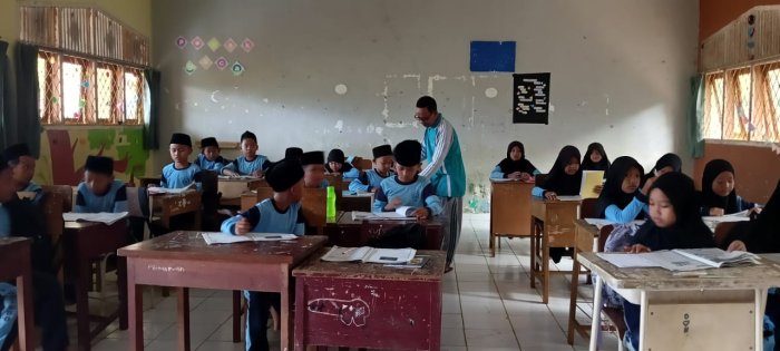 Siswa Kelas 3 MIN 1 Tebo Ikuti Pembelajaran Al-quran Hadits Keutamaan Sholat 5 Waktu