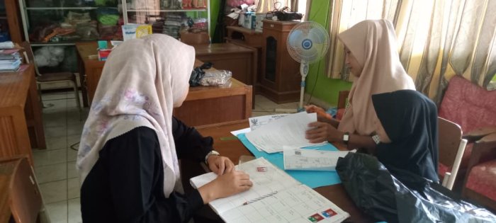 Tim Panitia Penerimaan Murid Baru (PMB) MIN 1 Tebo Sambut Antusias Kahadiran Wali Murid di Lingkungan Madrasah Tim Panitia Penerimaan Murid Baru (PMB) MIN 1 Tebo Sambut Antusias Kahadiran Wali Murid di Lingkungan Madrasah