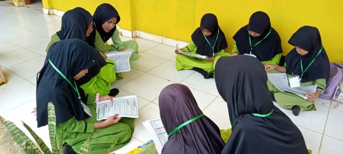 Siswa Kelas VI Gelar Kebersamaan Laksanakan Kegiatan Belajar Pada Saat Jam Istirahat Berlangsung