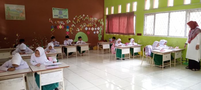 Siswa Kelas Rendah MIN 1 Tebo Ikuti Pembelajaran Aktif Bersama Wali Kelas