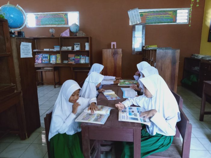 Siswa MIN 1 Tebo Tunjukkan Sikap Gemar Membaca Laksanakan Cinta Ilmu Didalam Pustaka