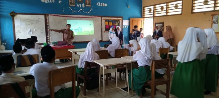 Siswa Kelas VI MIN 1 Tebo Ikuti Sosialisasi Penerimaan Siswa Baru Bersama Tim SPMB Dari SMP Negeri 9 Tebo