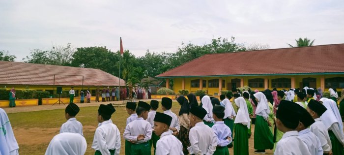 Kepala MIN 1 Tebo Tekankan Semangat Cinta Tanah Air di Hari Sumpah Pemuda 2025 Kepala MIN 1 Tebo Tekankan Semangat Cinta Tanah Air di Hari Sumpah Pemuda 2025