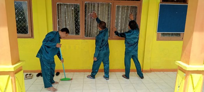 Dewan Guru MIN 1 Tebo Aktif Galakkan Kebersihan Ciptakan Madrasah Yang Bersih dan Nyaman