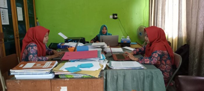 Operator dan Staf TU MIN 1 Tebo Tingkatkan Administrasi Madrasah Operator dan Staf TU MIN 1 Tebo Tingkatkan Administrasi Madrasah