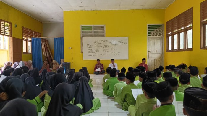 Keluarga MIN 1 Tebo Gelar Permbiasaan Istighosah Bersama di Aula Madrasah