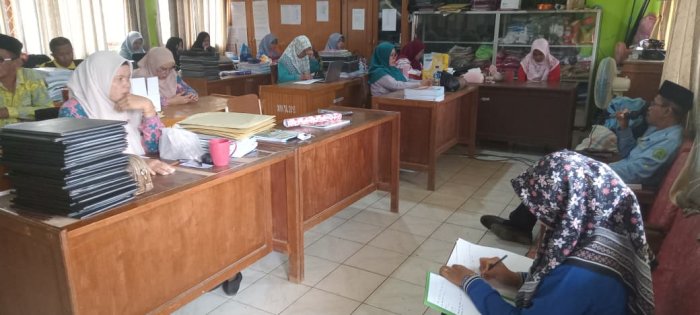 Kepala MIN 1 Tebo Bersama Dewan Guru Gelar Pelaksanaan Rapat Kenaikan Kelas Tahun Ajaran 2025/2026 Kepala MIN 1 Tebo Bersama Dewan Guru Gelar Pelaksanaan Rapat Kenaikan Kelas Tahun Ajaran 2025/2026