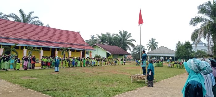 MIN 1 Tebo Laksanakan  Upacara HUT Kabupaten Tebo ke-26 Tahun 2025