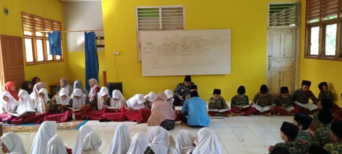 Siswa MIN 1 Tebo Antusias Ikuti Program Tadarus Bersama di Aula Madrasah