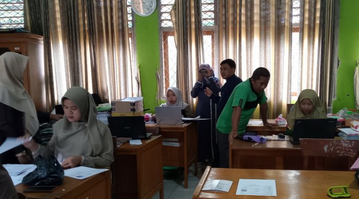 Dewan Guru MIN 1 Tebo Selesaikan Update Data Simpeg 5 di Lingkungan Madrasah Dewan Guru MIN 1 Tebo Selesaikan Update Data Simpeg 5 di Lingkungan Madrasah