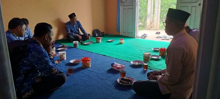 Keluarga Besar MIN Tebo Gelar Takziyah dan Doa Bersama Untuk Keluarga Salah Satu Dewan Guru Yang Telah Wafat