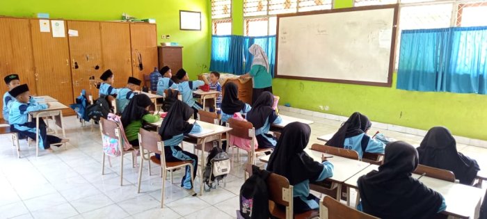 Siswa Kelas 1 MIN 1 Tebo Antusias Ikuti Pembelajaran Sabtu