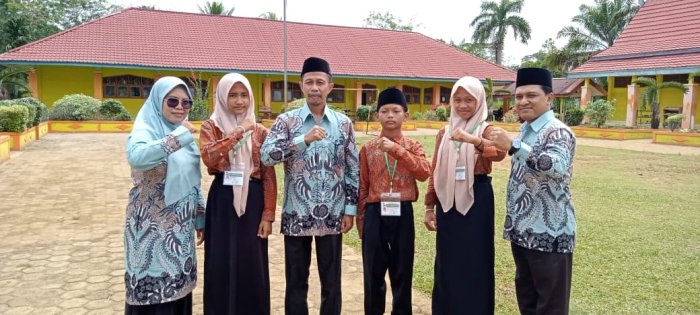 Kepala MIN 1 Tebo Dampingi Para Siswa Ikuti OMI Tingkat Provinsi Tahun 2025